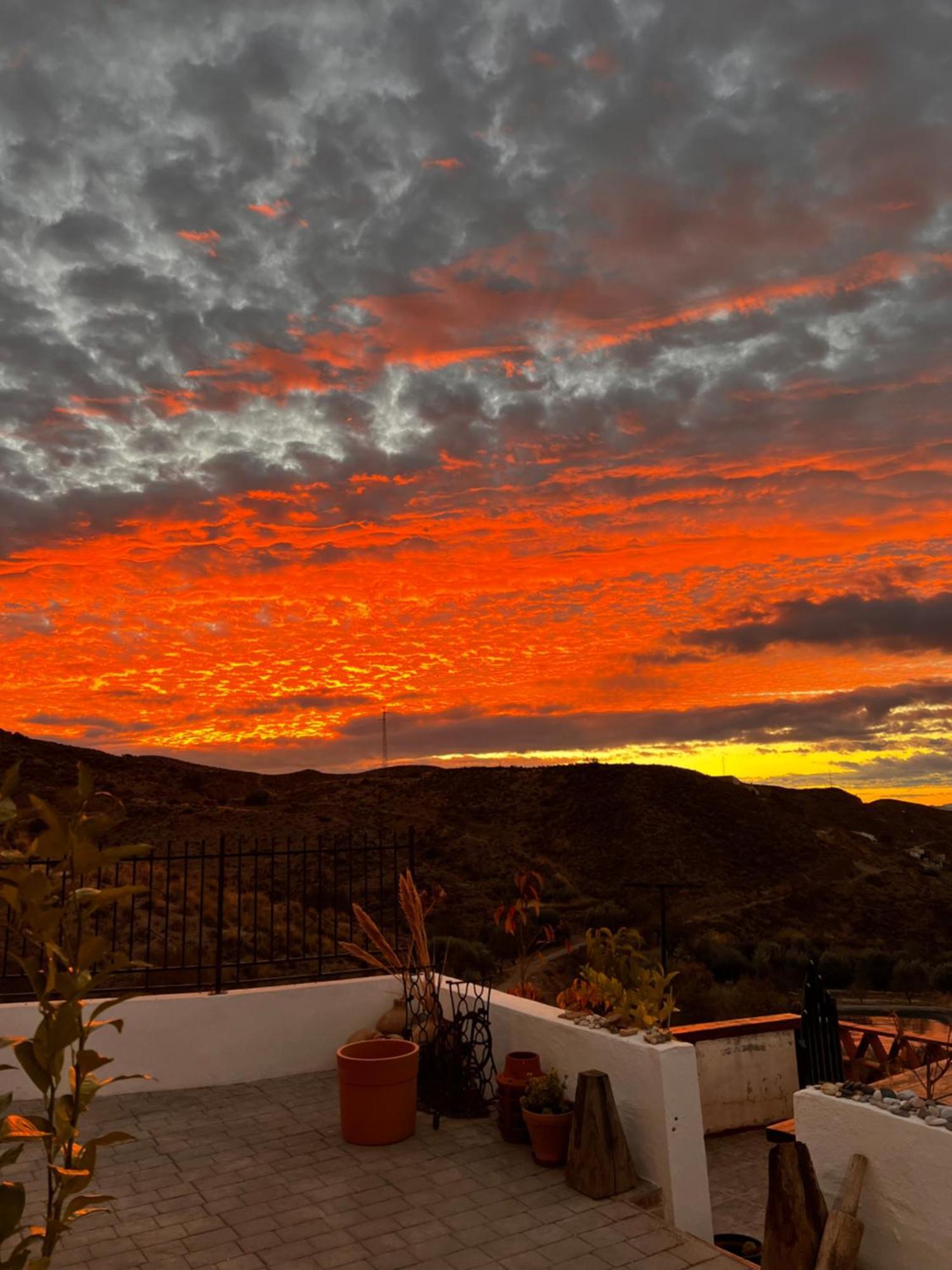 Rambla Retreats Apartment Rojo With Shared Pool & Hot Tub Stunning Views In Oria Екстериор снимка